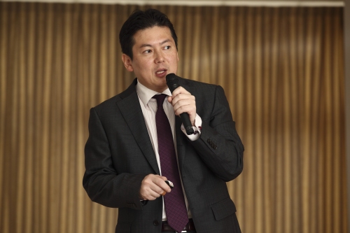 学研ココファンホールディングスの小早川仁社長は、「高専賃事業の売上高は毎年2倍に増える」と予想する（写真：澤田 聖司）